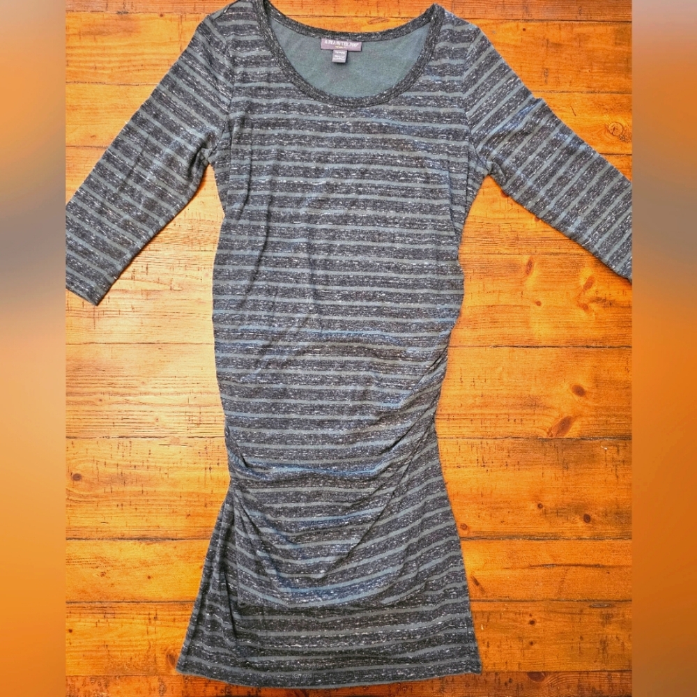 A Pea in the Pod Maternity dress size Medium